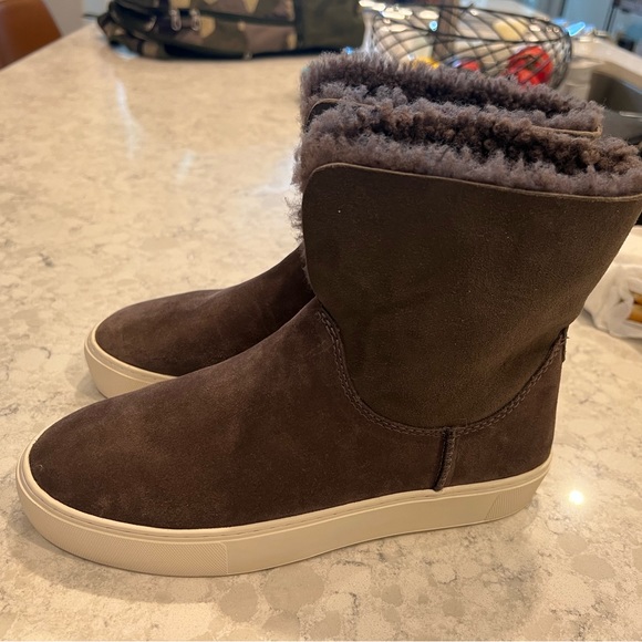 UGG women boots size 7 - Picture 6 of 9